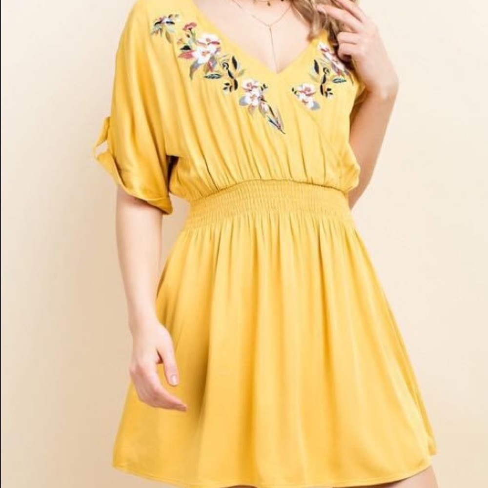 💛Hand Embroidered Dress - Picture 1 of 6